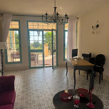 וילה Brikinnia *